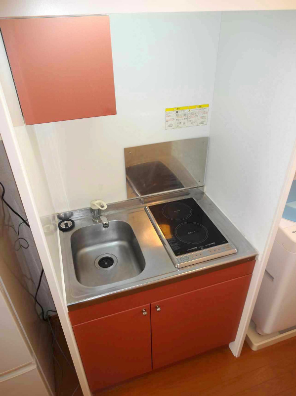 キッチン　キッチンには電気２口コンロが設置済みです