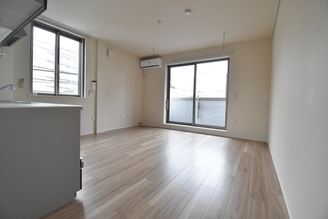 居室・リビング　南向きのリビングではぽかぽかの日差しが感じられます！