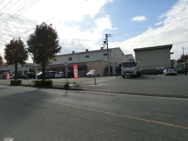 コンビニ　セブンイレブン（コンビニ）まで180m