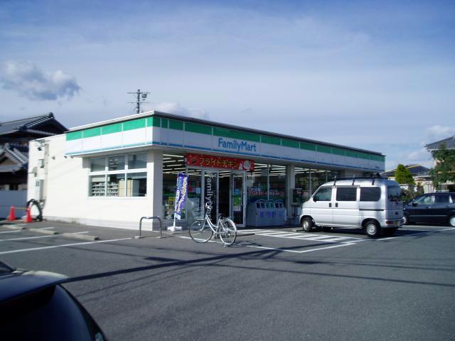 コンビニ　ファミリーマート鈴鹿稲生店（コンビニ）まで556m