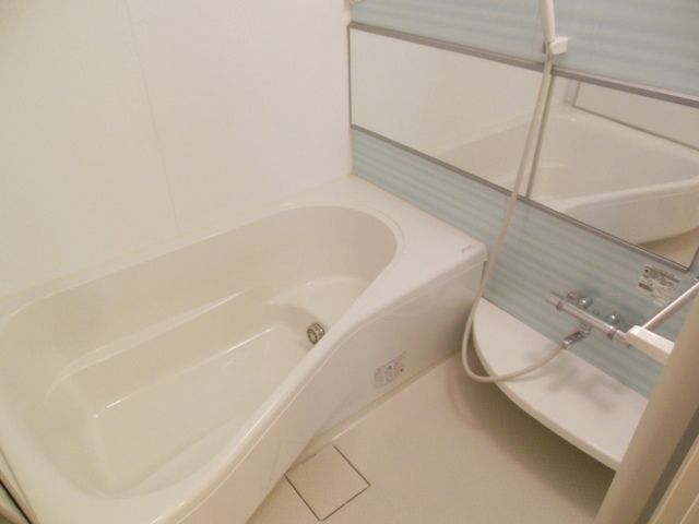 バス・シャワールーム　★大きなバスルームですね★