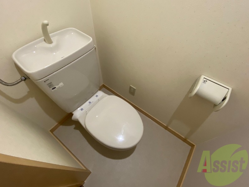 トイレ　こちらはトイレです。清潔感があり、安心して使用できます。