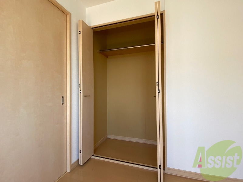 収納　寝室の収納です。部屋がすっきり片付きます。