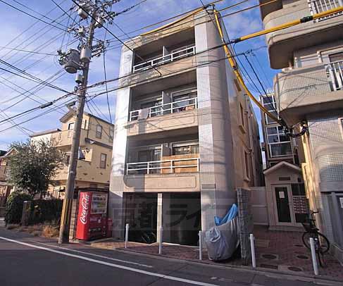 建物外観　ドーンとしてます。