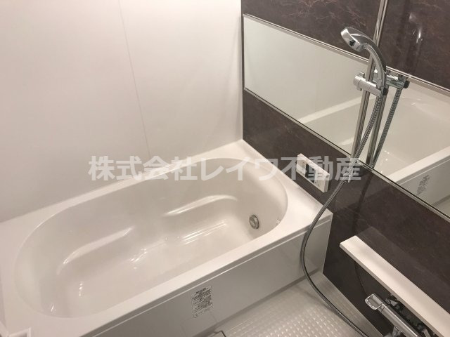 バス・シャワールーム　落ち着いた空間のお風呂です