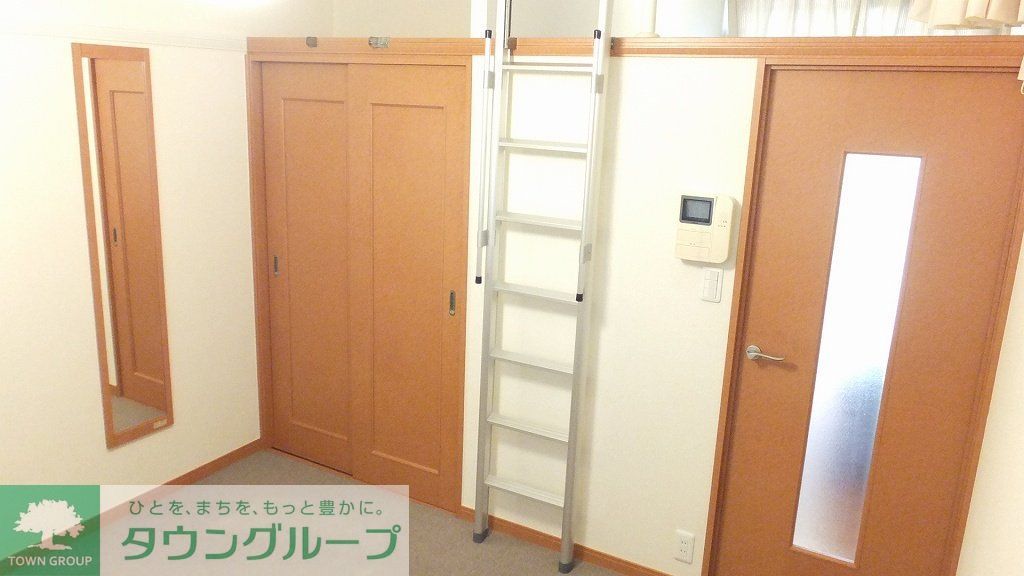 居室・リビング　2Fの床面は、カーペット敷きです。