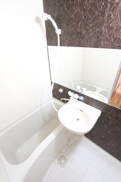 バス・シャワールーム　オシャレな浴室です！