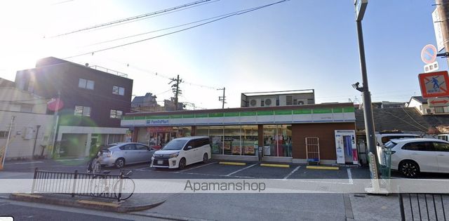 コンビニ　ファミリーマート（コンビニ）まで422m