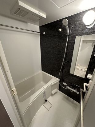 バス・シャワールーム　広い洗面スペース