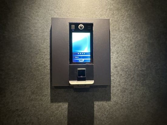 セキュリティ　暖かな日差しのふりそそぐバルコニー