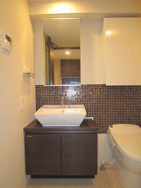 洗面設備　★独立洗面台で朝の支度もスムーズに進みます