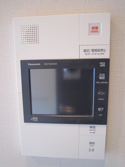 セキュリティ　★モニター付きインターホンで来訪者の顔を確認できます