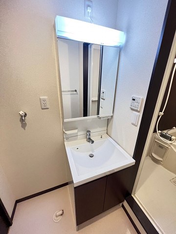 洗面設備　脱衣スペースもあります