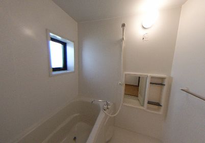 バス・シャワールーム　コンパクトで使いやすいお風呂です