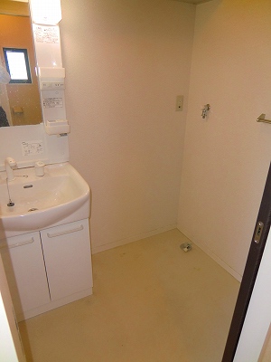 その他　広々とした洗面脱衣所スペース。