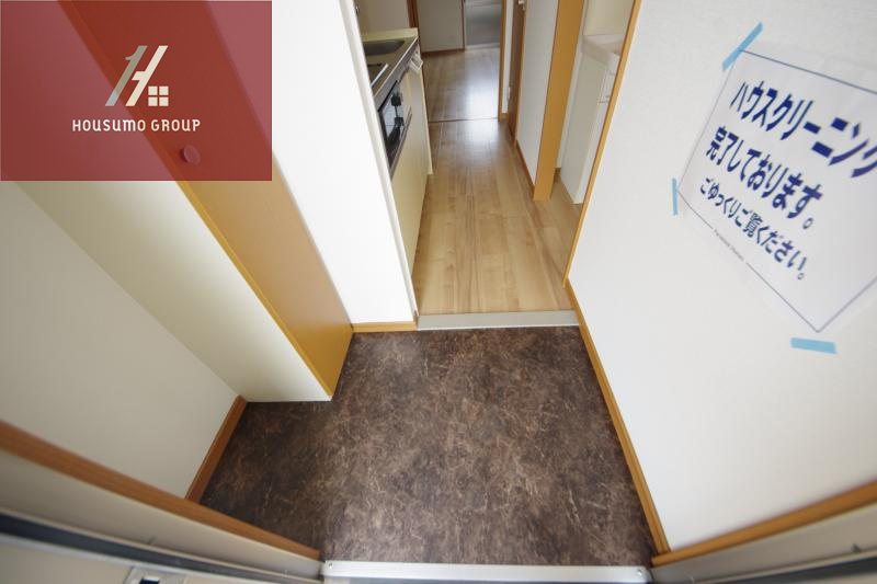 玄関　同施工会社・同型モデルの室内です。（参考写真・イメージ写真）