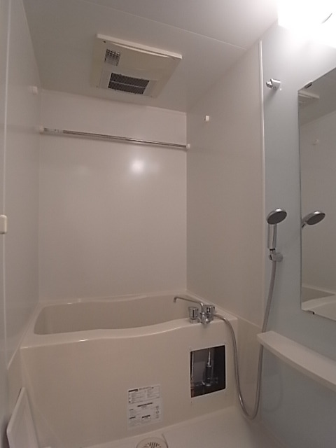 バス・シャワールーム　浴室乾燥機付きのバスルーム