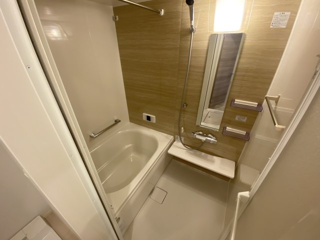 バス・シャワールーム　追い焚き機能・浴室乾燥機付きで便利！