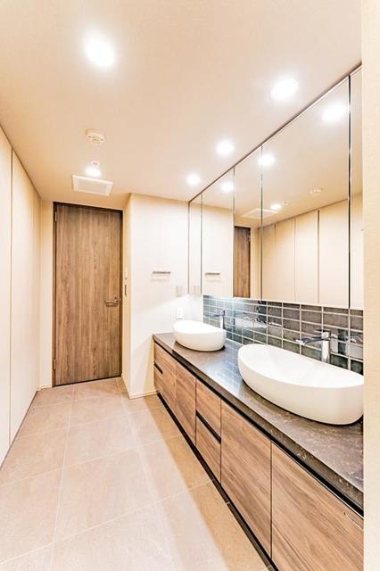 洗面設備　※写真は同タイプ住戸です。