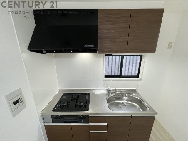 キッチン　3口ガスコンロ付きのシステムキッチン☆