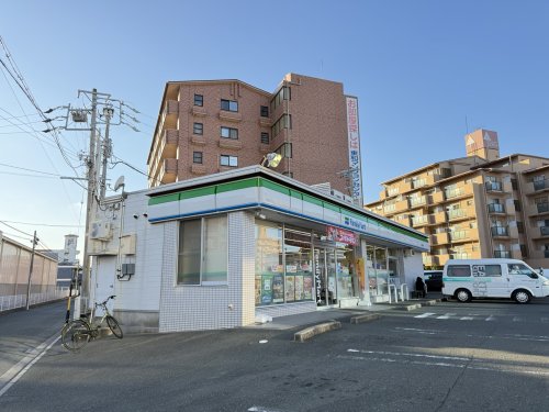 コンビニ　ファミリーマート 豊橋花中店（コンビニ）まで390m