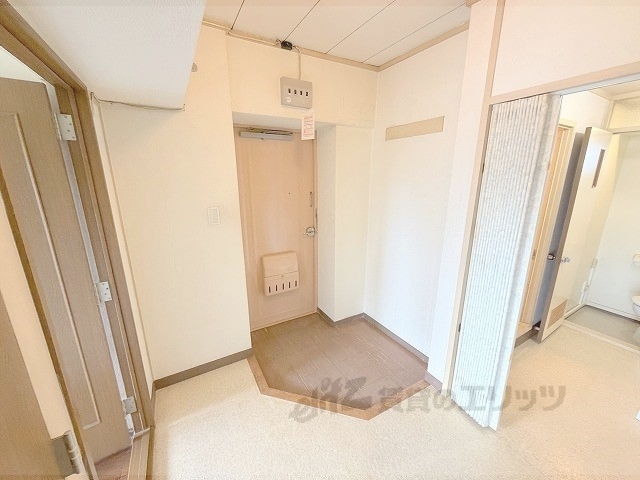 玄関　清掃前