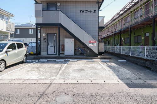 建物外観　駐車場
