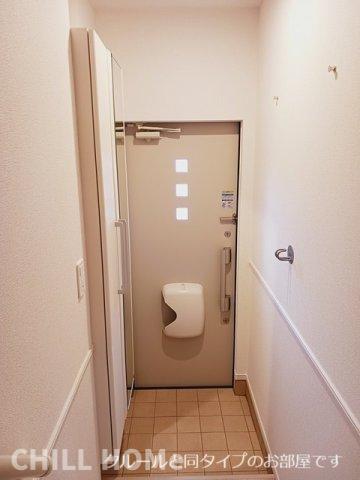 玄関　当社、チルホームのHPもご覧ください(^^)/物件情報多数♪