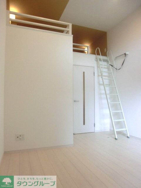 その他部屋・スペース　ロフトへの階段です