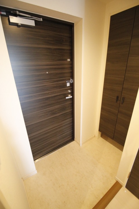 玄関　※他部屋写真使用