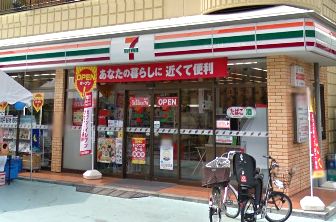 コンビニ　セブンイレブン（コンビニ）まで200m