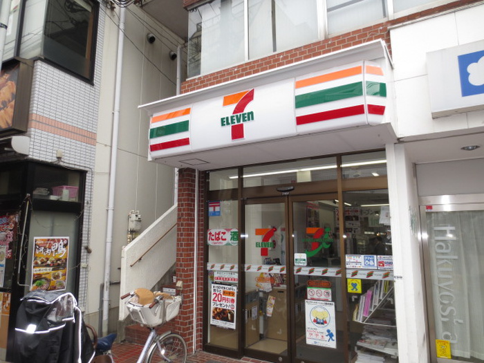 コンビニ　セブンイレブン 世田谷上北沢駅前店（コンビニ）まで60m