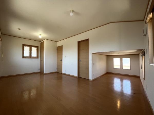 その他部屋・スペース　主寝室は広々１０帖