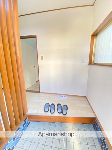 河辺小山貸家の玄関写真