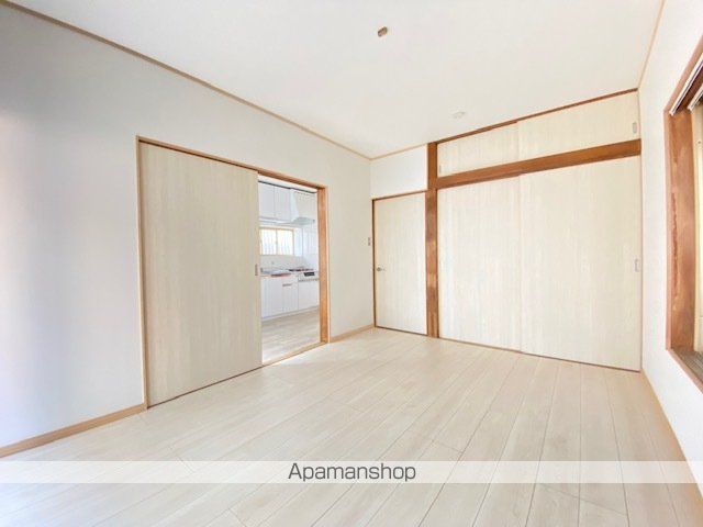 河辺小山貸家の居間写真