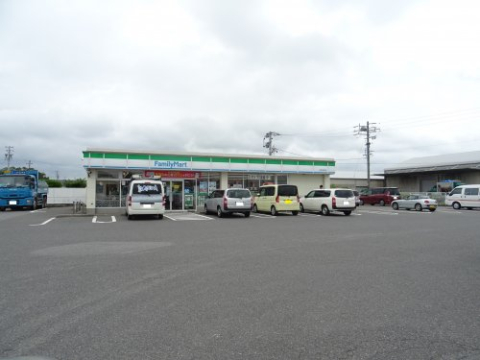 コンビニ　ファミリーマート　西尾斉藤町店（コンビニ）まで700m