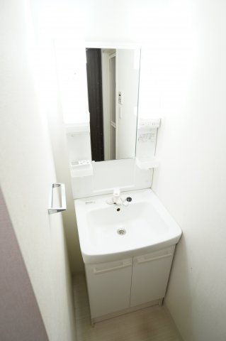 洗面設備　※同物件・反転タイプの写真です。