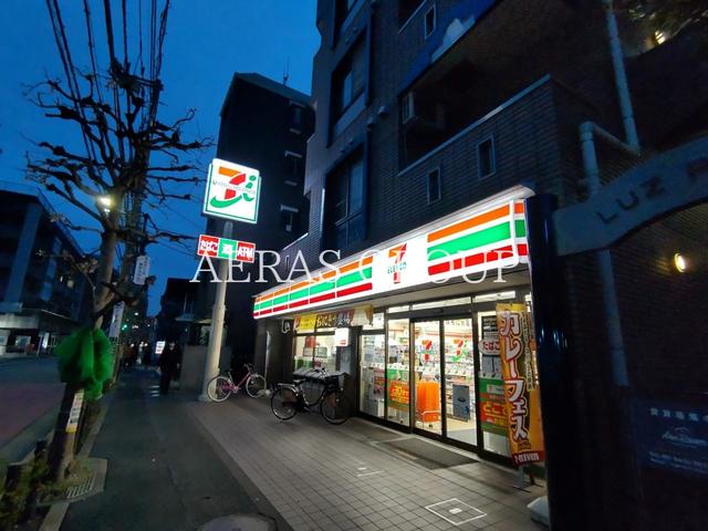 コンビニ　セブン-イレブン 世田谷区役所前店（コンビニ）まで458m
