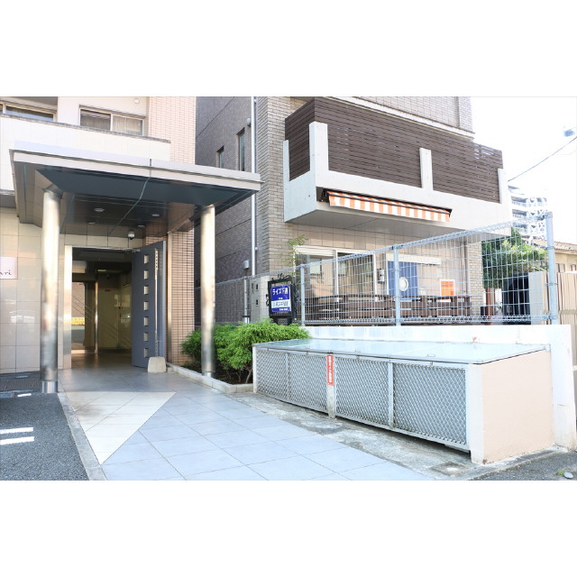 エントランス　毎日捨てれる便利な敷地内ゴミ捨て場☆