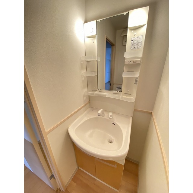 洗面設備　Wash stand