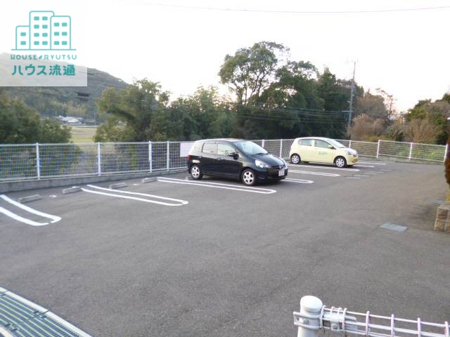 駐車場　駐車場