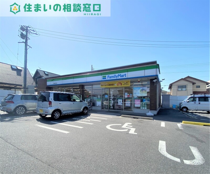 コンビニ　ファミリーマート岡崎法性寺店（コンビニ）まで410m