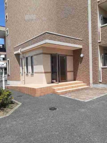 エントランス　清潔なエントランスです