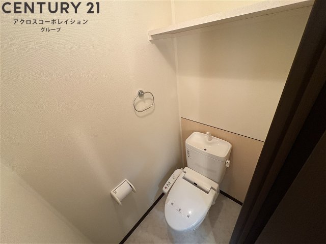 トイレ　温水洗浄便座付きのトイレです♪
