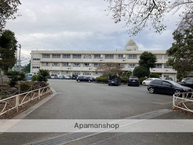 中学校　鷹岡中学校（中学校）まで414m