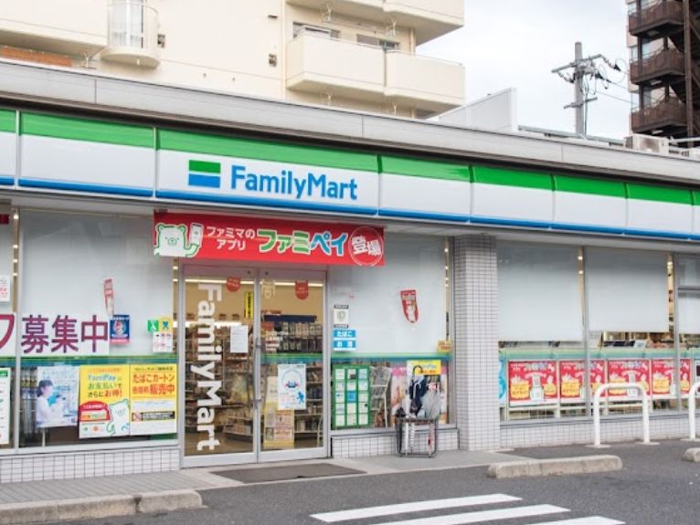 コンビニ　ファミリーマート 広島東雲店（コンビニ）まで61m