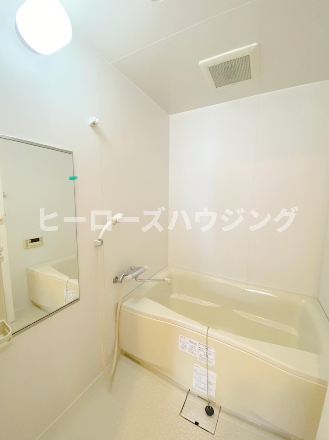 バス・シャワールーム　※同タイプの写真となり、実際のお部屋とは異なる場合があります