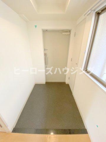 玄関　※同タイプの写真となり、実際のお部屋とは異なる場合があります