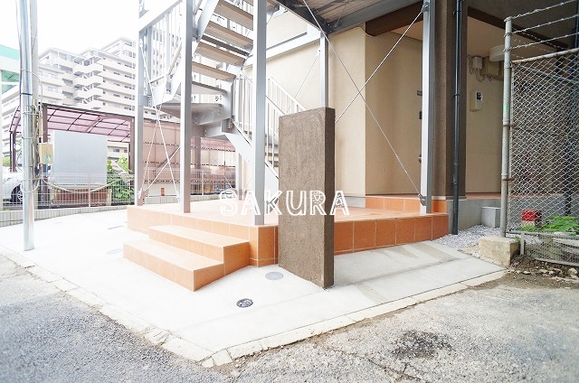 エントランス　お洒落な建物デザイン♪