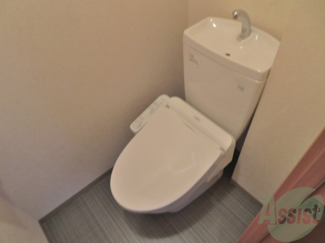 トイレ　嬉しいウォシュレット機能付きです。シャワートイレは便利ですね